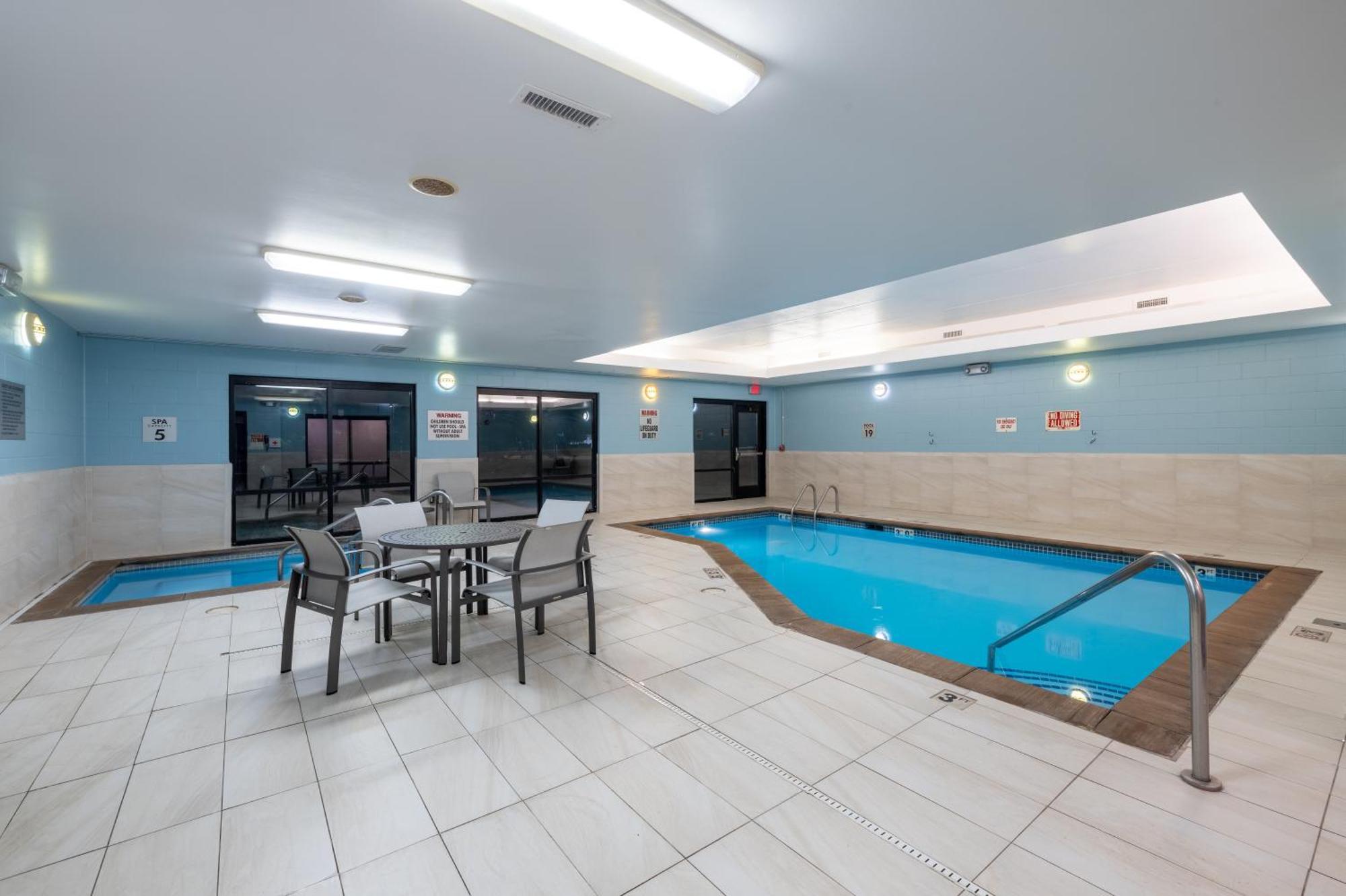 Holiday Inn Express Rochester South - Mayo Area By Ihg Экстерьер фото