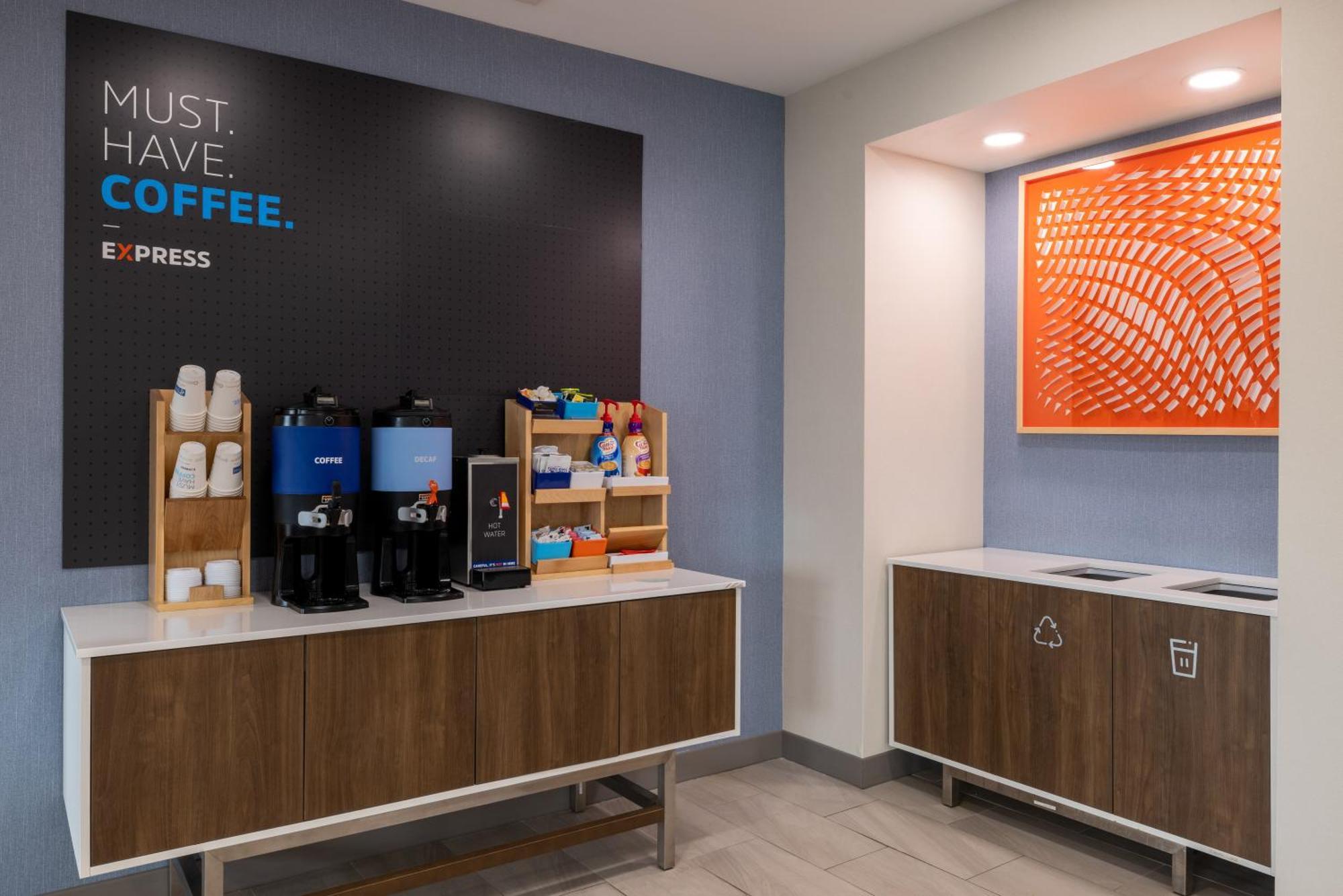 Holiday Inn Express Rochester South - Mayo Area By Ihg Экстерьер фото